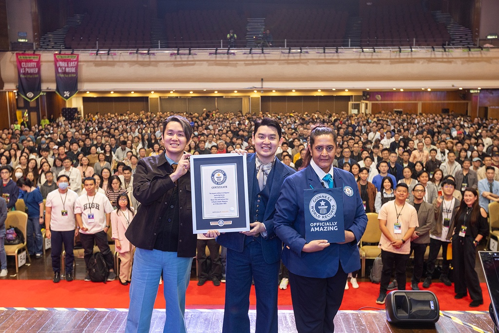 Guinness World Record presentation in front of the audience